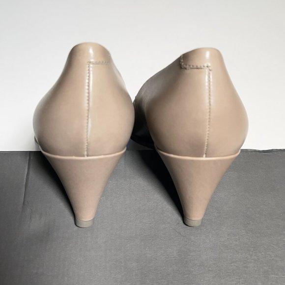 ECCO Women's Pump Size 10-10.5, 41EU. Beige Shape 45 Pointy Sleek New - Picture 8 of 12